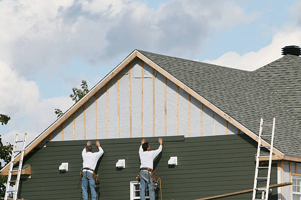 Professional Siding Replacement technician working in Reynoldsburg, OH